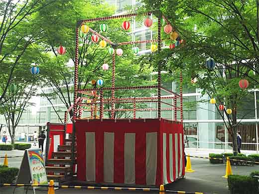 盆踊りのやぐら(階段部分も表示)