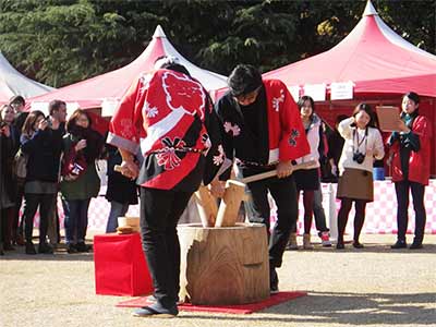 威勢のいい掛け声で会場を盛り上げます