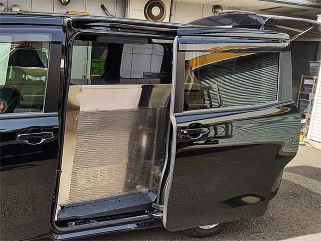 Healthywinestyle様キッチンカー 販売面