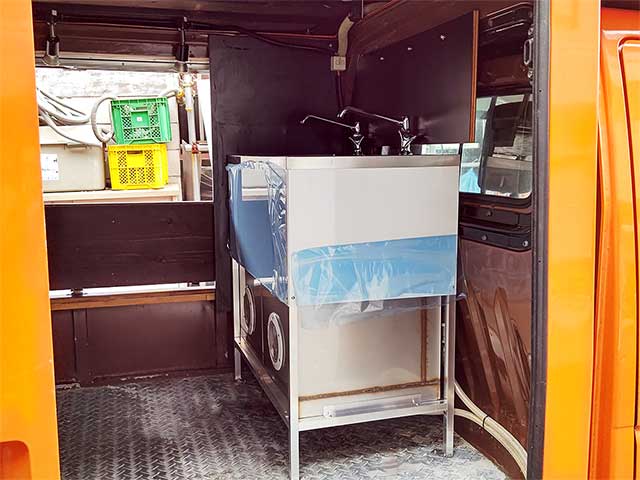 香那ホールセール様キッチンカー 車両内部