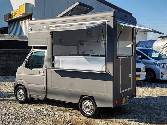 Food truck studio..様キッチンカー 背面〜販売面（オープン時）