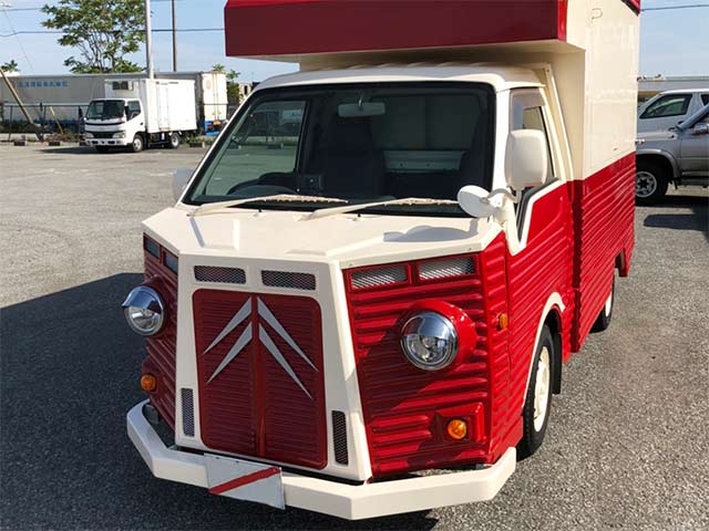 Griezmann様キッチンカー 正面（ラッピング前）