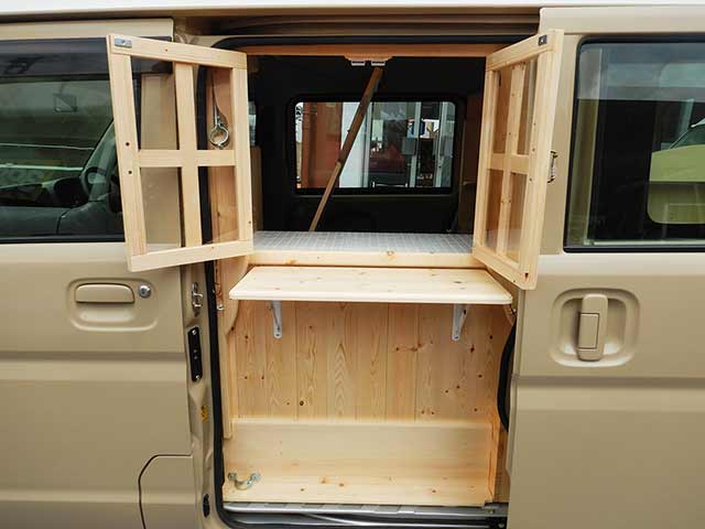 市山様キッチンカー 販売窓