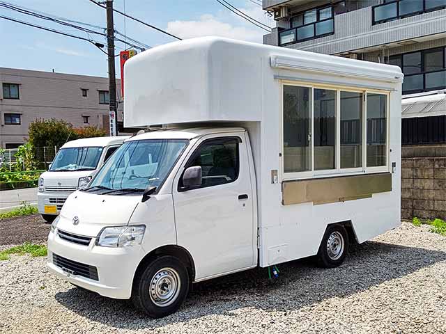 飲食店様キッチンカー 前面〜販売面