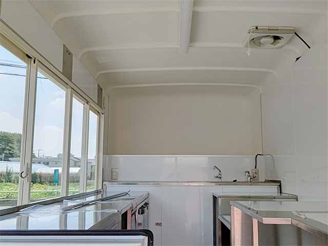 飲食店様キッチンカー 車両内部