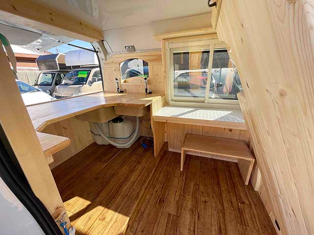 石川様キッチンカー 車両内部1