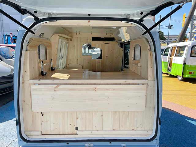 石川様キッチンカー 背面（オープン時）