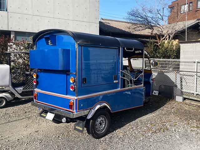 からびんか様トゥクトゥクキッチンカー 背面