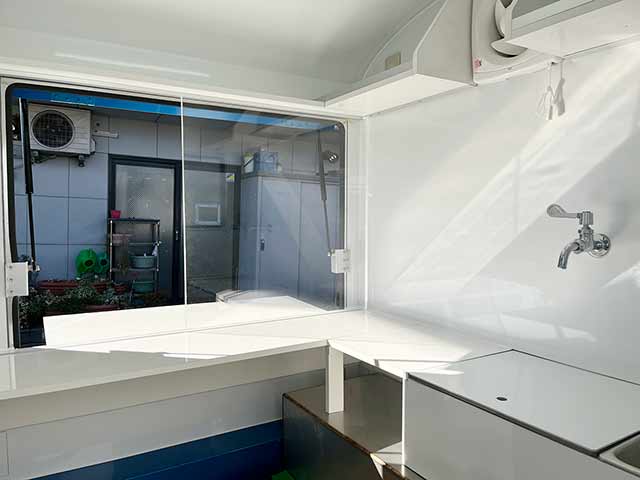 からびんか様トゥクトゥクキッチンカー 車両内部