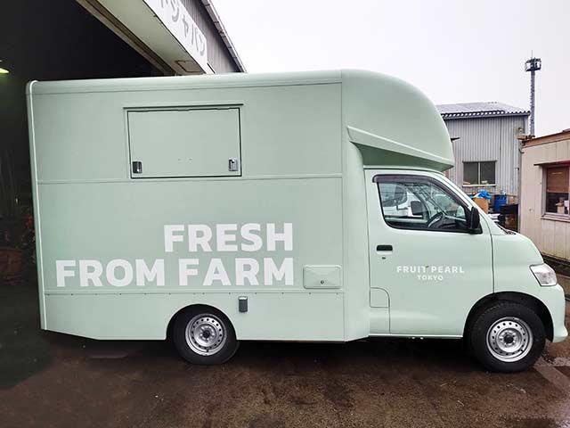 加藤農園様キッチンカー 運転席側