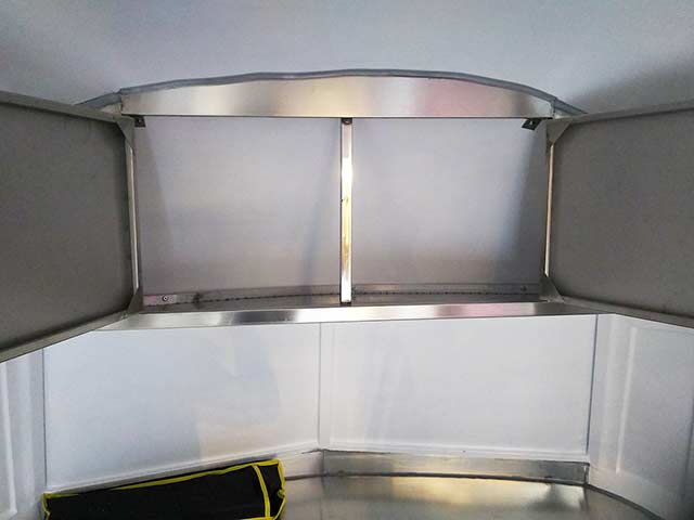 西村様キッチントレーラー 前方上部戸棚