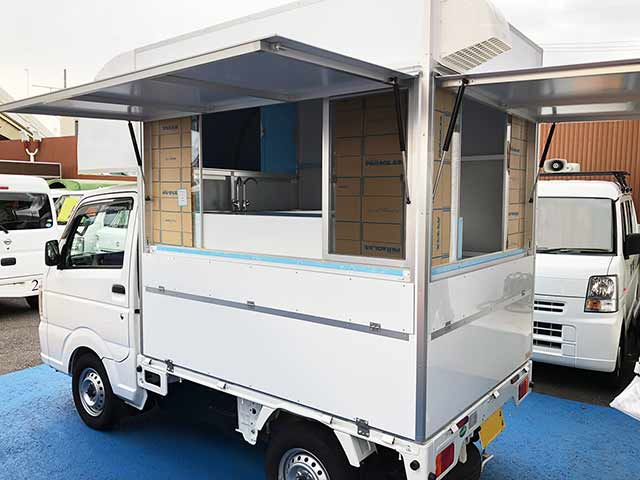 高良様キッチンカー販売面（オープン時）