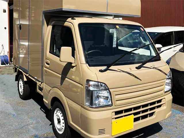 山本様キッチンカー 前面〜運転席側