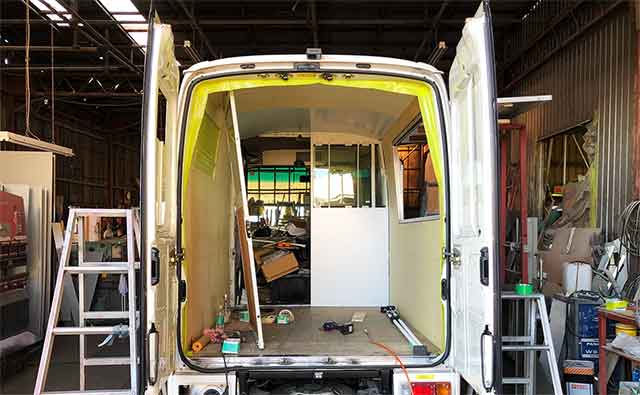 キッチンカー製作風景