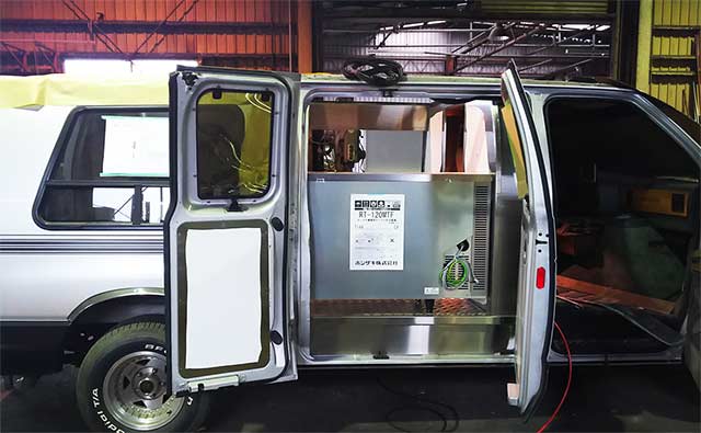 キッチンカー製作風景