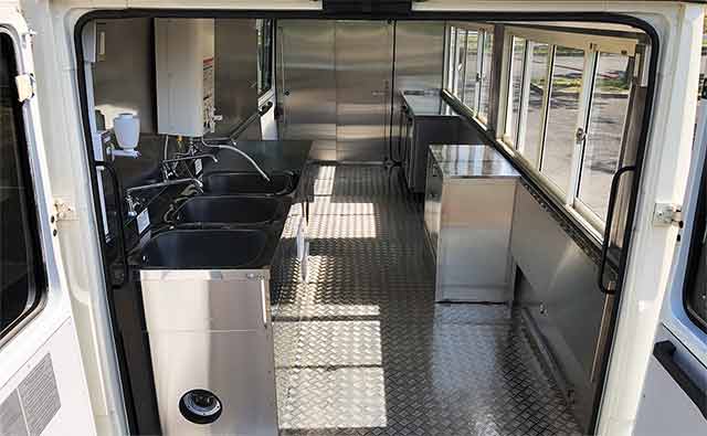 キッチンカー製作風景