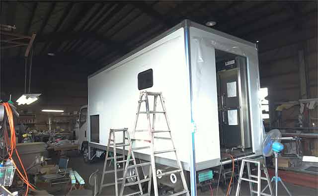 キッチンカー製作風景