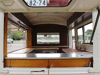 車内全体 後部から