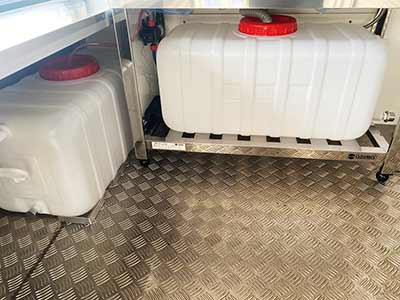 上水タンク80ℓ 排水タンク80ℓ