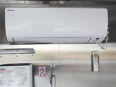 エアコン 夏場や火を使う現場でも快適な作業空間