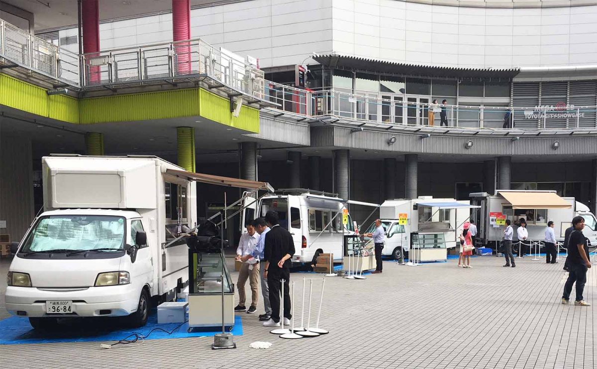 福島県産食肉ＰＲイベントでのキッチンカー（４台）