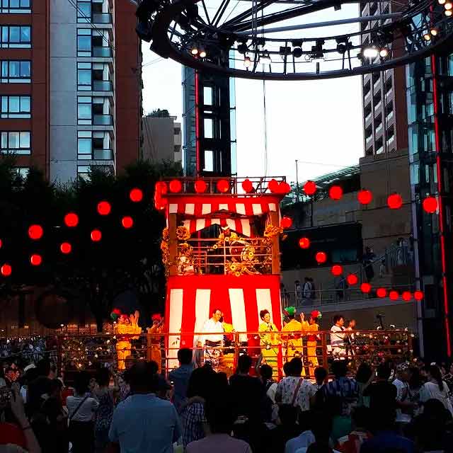 六本木ヒルズ盆祭りの様子