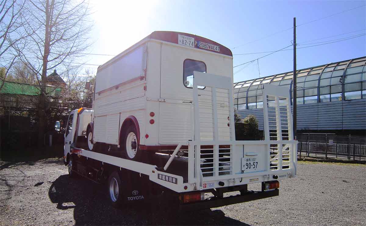 ローダー車に乗ったシトロエン1号