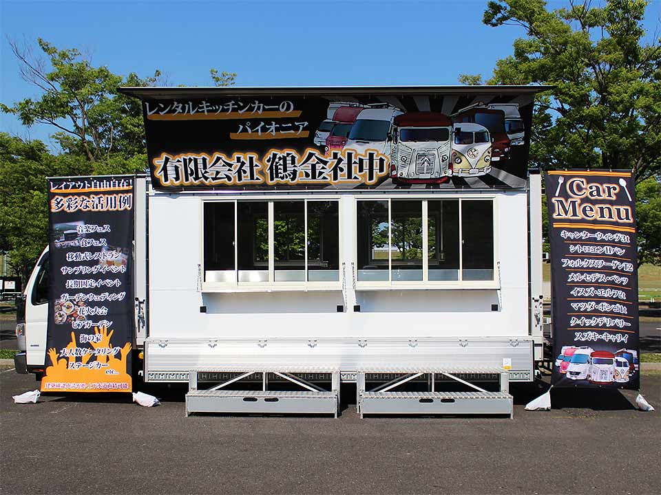 車両の上部と左右の大型ターポリンサイン